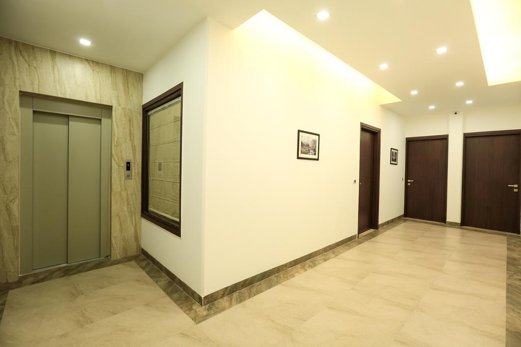 Css Abode Hotel Noida Buitenkant foto