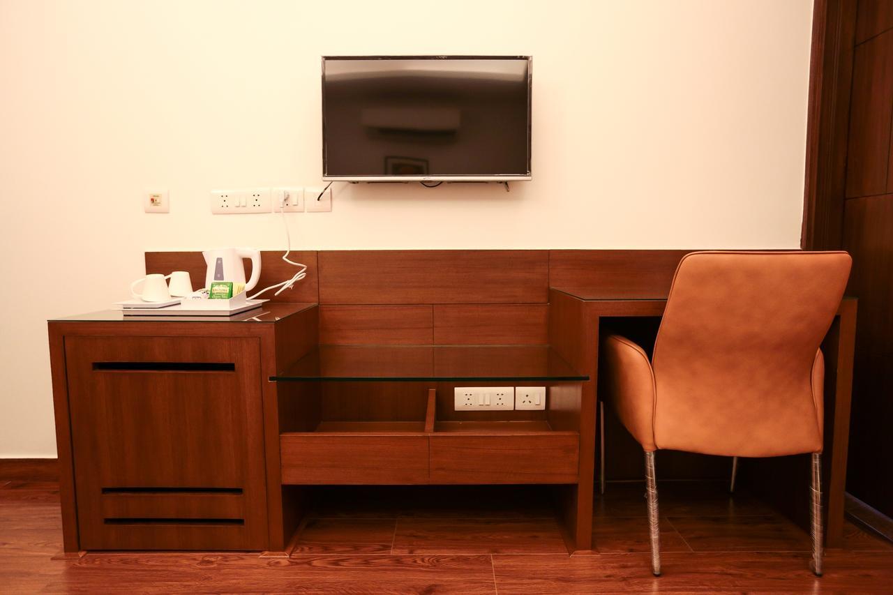 Css Abode Hotel Noida Buitenkant foto